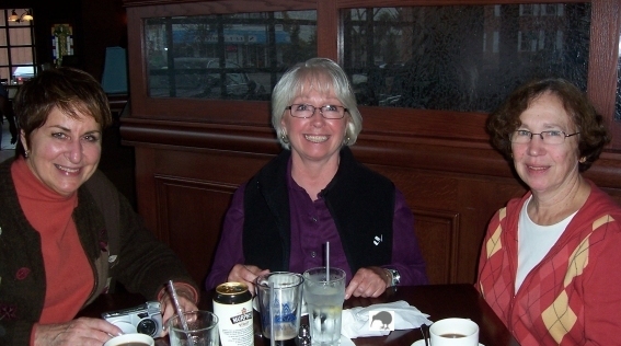 Billsville girls at lunch - 2007
